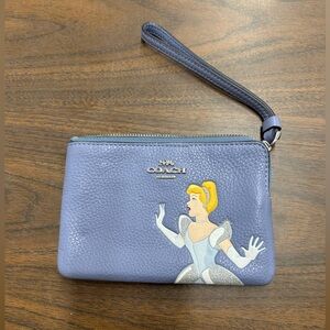 New Disney x Coach Princess Cinderella Corner Zip Wristlet in Periwinkle